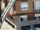 Cuneo, cedimento dell'intonaco da una palazzina all'angolo tra le vie Schiapparelli e Sella: nessun ferito Cuneo, cedimento dell'intonaco da una palazzina all'angolo tra le vie Schiapparelli e Sella: nessun ferito
