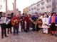Le maschere di Famija in piazza Duomo per il Carnevale, tra le tante iniziative tradizionali del sodalizio langarolo