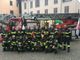 In una foto di repertorio, i Vigili del Fuoco di Alba davanti all'autoscala donata loro dalla Famija Albèisa