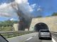 Un mezzo pesante in fiamme all’interno di una galleria dell’autostrada Torino-Savona [FOTO]
