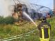 Lunga colonna di fumo a Scarnafigi per un trattore carico di rotoballe in un tunnel agricolo a fuoco