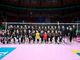 Le Gatte della Cuneo Granda Volley assieme alle atlete dell'HAOK Mladost Zagabria (foto di Danilo Ninotto)