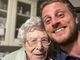 Fulvio Marino con nonna Rina nella foto che il conduttore televisivo ha pubblicato su Facebook Fulvio Marino con nonna Rina nella foto che il conduttore televisivo ha pubblicato su Facebook