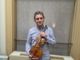 Il violinista che riempie i teatri in Giappone con un violino del 1690 costruito a Saluzzo [INTERVISTA]