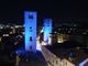 Le torri medievali albesi illuminate di blu
