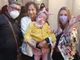La piccola Alice con Gianna Nannini
