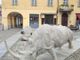 La scultura “Essere o avere”, raffigurazione di un pachiderma a grandezza naturale dell’artista Franco Alessandria La scultura “Essere o avere”, raffigurazione di un pachiderma a grandezza naturale dell’artista Franco Alessandria
