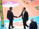 Il coach di Cuneo Matteo Battocchio stringe la mano al collega Daniele Morato: Porto Viro ha meritato la semifinale (Foto: Beatrice Bramardi)