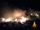 Sterpaglie e vegetazione in fiamme a Castelletto di Busca