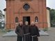 I tre religiosi fotografati presso il santuario canalese di Mombirone