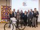 La ciclista Matilde Vitillo con i soci del Lions Club Bra