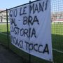 Lo striscione di Gioventù Giallorossa contro la fusione del Bra con l'Albese alla sfida di Eccellenza di domenica scorsa 8 marzo fra Cheraschese e Albese