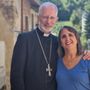 In foto monsignor Guido Marini con Silvia Gullino, curatrice della rubrica In foto monsignor Guido Marini con Silvia Gullino, curatrice della rubrica