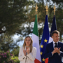 Giorgia Meloni ed Emmanuel Macron (foto Adnkronos)