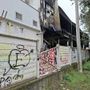 L'edificio di via San Rocco, ora distrutto dal rogo