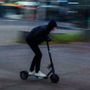 Rivoluzione monopattini elettrici, targa e assicurazione obbligatorie