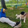 L'educatore cinofilo Gabriel con il cane Macchia