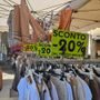Saldi, Confcommercio: "Continuano a essere un'opportunità". E da domani scattano i dazi sui pacchi in arrivo dalla Cina Saldi, Confcommercio: "Continuano a essere un'opportunità". E da domani scattano i dazi sui pacchi in arrivo dalla Cina