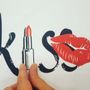 Facciamoci belle! Il 29 luglio si celebra la Giornata mondiale del rossetto Facciamoci belle! Il 29 luglio si celebra la Giornata mondiale del rossetto