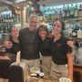 Paolo Bonolis con lo staff del Bar Perugina Paolo Bonolis con lo staff del Bar Perugina