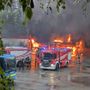 Incendio al deposito dei bus ad Alba: fiamme e alta colonna di fumo Incendio al deposito dei bus ad Alba: fiamme e alta colonna di fumo