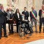 Daniela Gazzano con la sua famiglia, con il Prefetto, il sindaco di Bra e il sindaco di Calizzano Daniela Gazzano con la sua famiglia, con il Prefetto, il sindaco di Bra e il sindaco di Calizzano