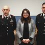 Da sinistra: il luogotenente Mauro Araldo, la sindaca Giulia Adriano e il carabiniere Vincenzo Cannizzo