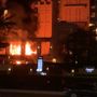 Le fiamme davanti all'Hotel