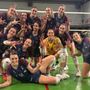 Le pumine festeggiano a Garlasco (foto Mondovì Volley)