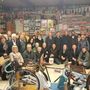 Foto di repertorio di amici e soci nella vecchia sede del Museo della bicicletta di Bra
