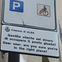 I cartelli installati dall'Amministrazione in 12 parcheggi per disabili