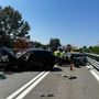 Frontale tra due auto sulla Statale 28 tra Fossano e Trinità: un ferito