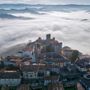 Il castello di Castiglione Falletto raccontato in un libro, presentato tra le sue mura Il castello di Castiglione Falletto raccontato in un libro, presentato tra le sue mura
