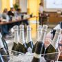 Vino nella Gdo in leggero calo, ma i brindisi aumentano: gli spumanti col segno positivo, metodo classico da record