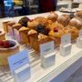 Il taglio contemporaneo della pasticceria Serenus, aperta a Centallo dalla giovane pastry chef Zana Zefi