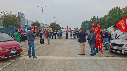 Sciopero e assemblea all'ex Dana di Sommariva Perno Sciopero e assemblea all'ex Dana di Sommariva Perno