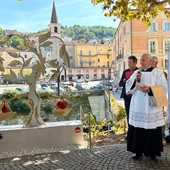 La benedizione di don Flavio Begliatti, vicario generale