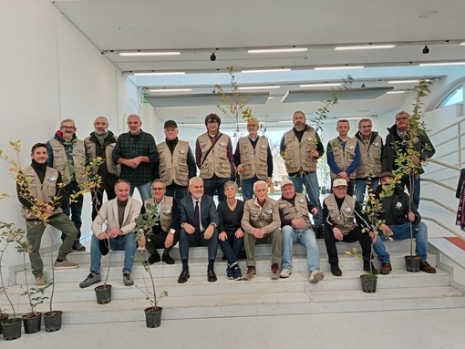 La consegna delle piante questa mattina al Palazzo Mostre e Congressi La consegna delle piante questa mattina al Palazzo Mostre e Congressi