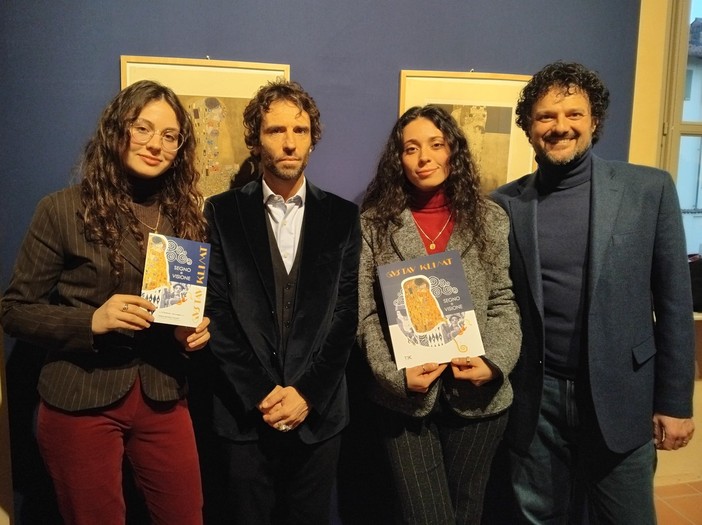 Due giovani creative astigiane firmano la comunicazione visiva della mostra di Klimt a Savigliano Due giovani creative astigiane firmano la comunicazione visiva della mostra di Klimt a Savigliano