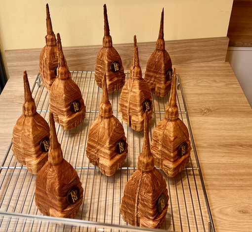 Tarì - Cake Lab Viennoiserie: La Mole in formato croissant ripiena di crema al bicerin