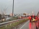 Si ribalta camioncino con cestello: lunghe code verso l'ingresso dell'autostrada di Mondovì