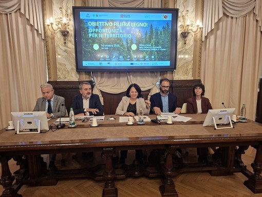 Alcuni momenti dell'incontro tenuto ieri presso la sede della Camera di Commercio di Cuneo
