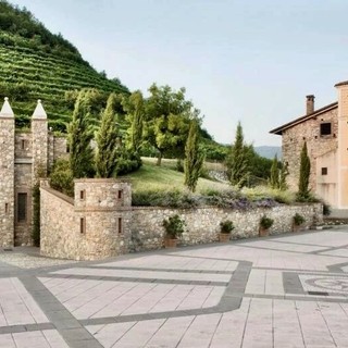 Bollicine d’autore a Torino: Villa Franciacorta si racconta al ristorante Mammà Isola di Capri delle OGR