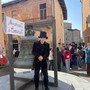 Giacomo Leopardi accoglie i visitatori a "Carranati"