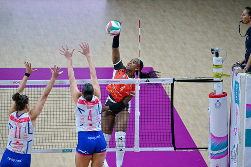 La schiacciatrice Jessica Rivero in azione nel match contro Milano (foto di Danilo Ninotto)