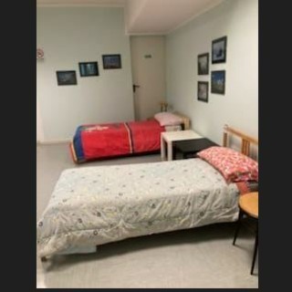Gli interni del dormitorio della Caritas a Savigliano Gli interni del dormitorio della Caritas a Savigliano