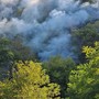 Fiamme sotto il castello vecchio di Barge: intervento in corso per un incendio di sterpaglie Fiamme sotto il castello vecchio di Barge: intervento in corso per un incendio di sterpaglie