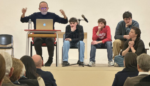 Il regista Gabriele Vacis a Rodello per "Resté": "Rovesciare lo sguardo per comprendere il presente" Il regista Gabriele Vacis a Rodello per "Resté": "Rovesciare lo sguardo per comprendere il presente"