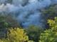 Fiamme sotto il castello vecchio di Barge: intervento in corso per un incendio di sterpaglie Fiamme sotto il castello vecchio di Barge: intervento in corso per un incendio di sterpaglie