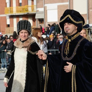 Carlevè ’d Mondvì 2026, trionfo all’Altipiano: la seconda sfilata è una festa da record